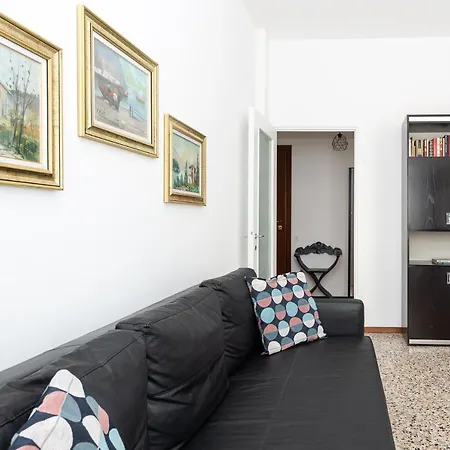 Апартаменты Town House 8 - In Черноббио