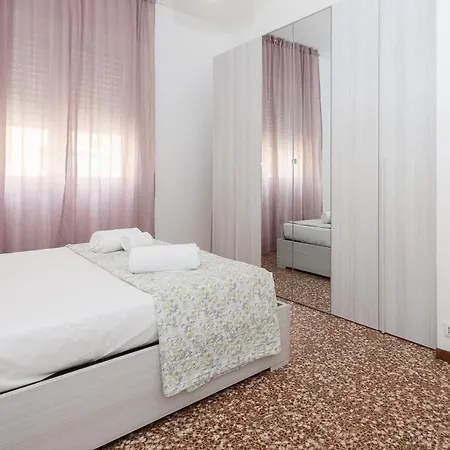 Апартаменты Town House 8 - In *